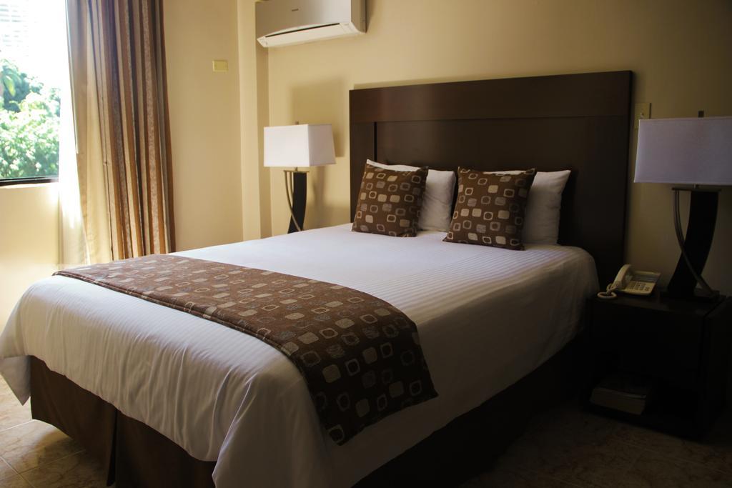 Aparthotel Sevilla Suites Panama City Room photo